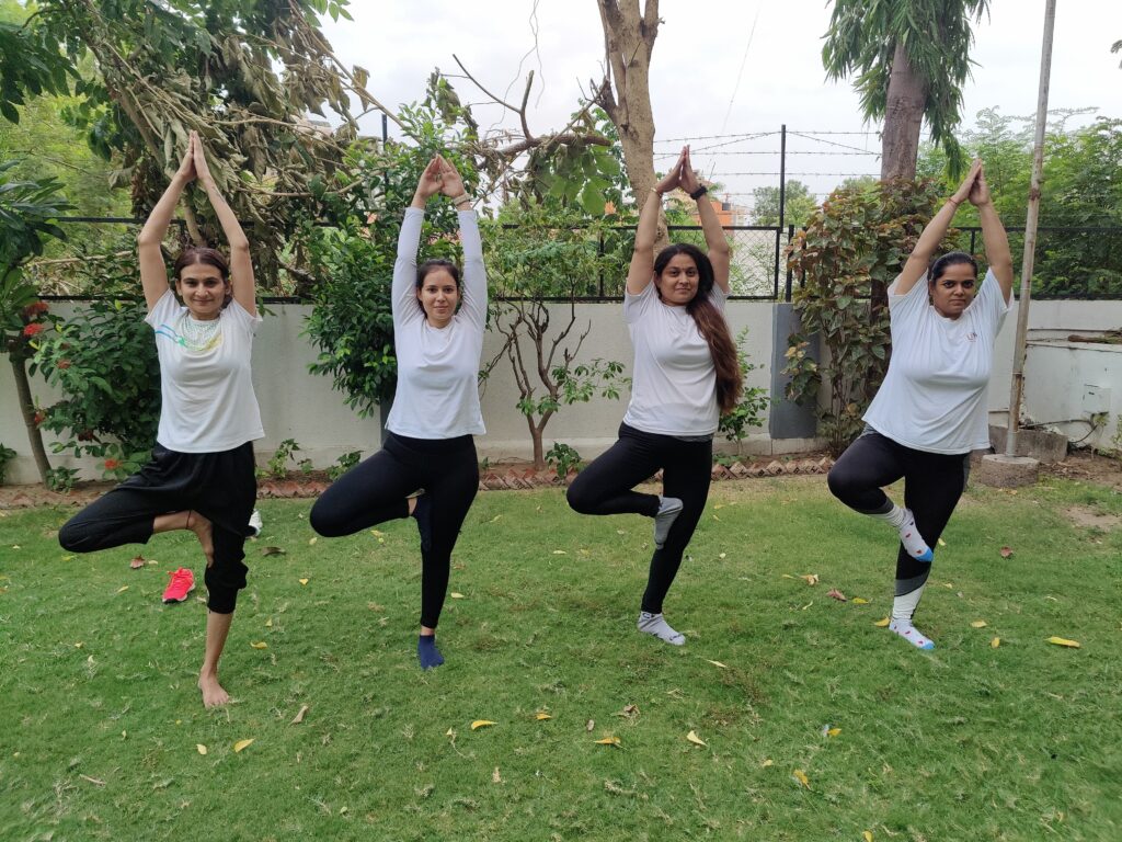 આશિમા ટાવરના સભ્યોએ ગ્યાનિશ યોગાના સહયોગથી ઇન્ટરનેશનલ યોગા ડે ની ઉજવણી કરી