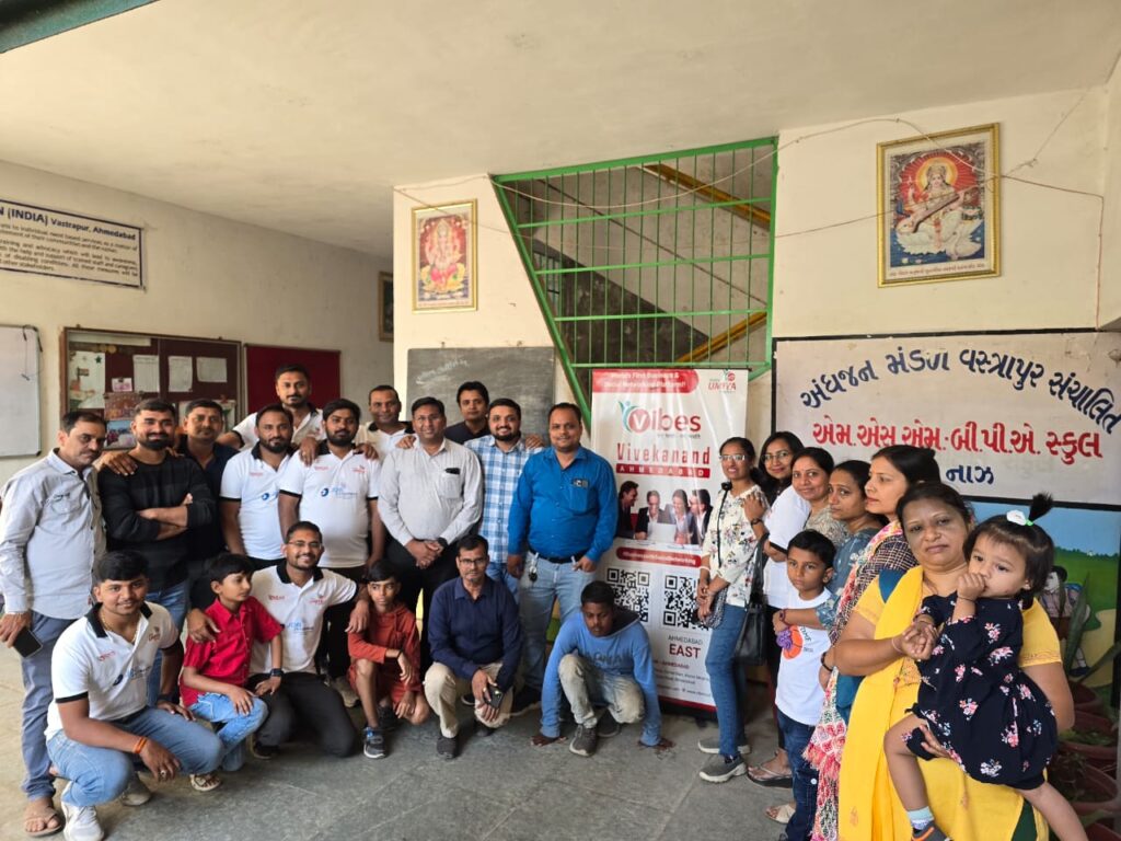 જેતલપુર નજીક  નાઝ ગામમાં ફ્રૂટ અને મીઠાઈનું વિતરણ કરવામાં આવ્યું