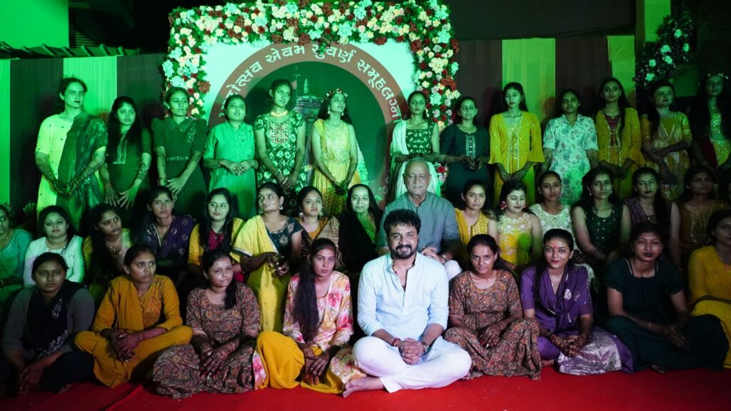 શ્રી વિસત મેલડી ધામ ખાતે 51 દીકરીઓ દ્વારા મહાઆરતી કરાઈ અને ભવ્ય લોકડાયરો પણ યોજાયો