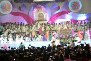 જૈન શાસનનો ઐતિહાસિક દિવસ: બોરીવલીના ચીકુવાડી મેદાનમાં 64 મુમુક્ષુઓએ ધારણ કર્યો સંયમ માર્ગ