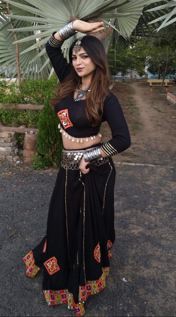 માં કૃપા ફિલ્મ્સ ની આગામી ભવ્ય ગુજરાતી ફિલ્મ ‘સૂરજ કરણ’ નું શૂટિંગ સફળતાપૂર્વક પૂર્ણ: સેટ પર કલાકારો અને ટીમ મેમ્બર્સે કેક કાપીને કરી શાનદાર ઉજવણી